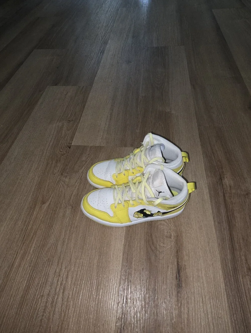 Jordan 1 Mid Dynamic Yellow Floral size 2.5 youth